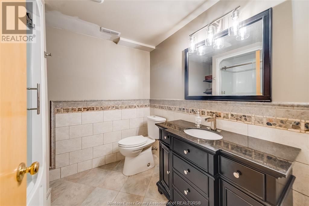 327 MAJESTIC DRIVE Image 24