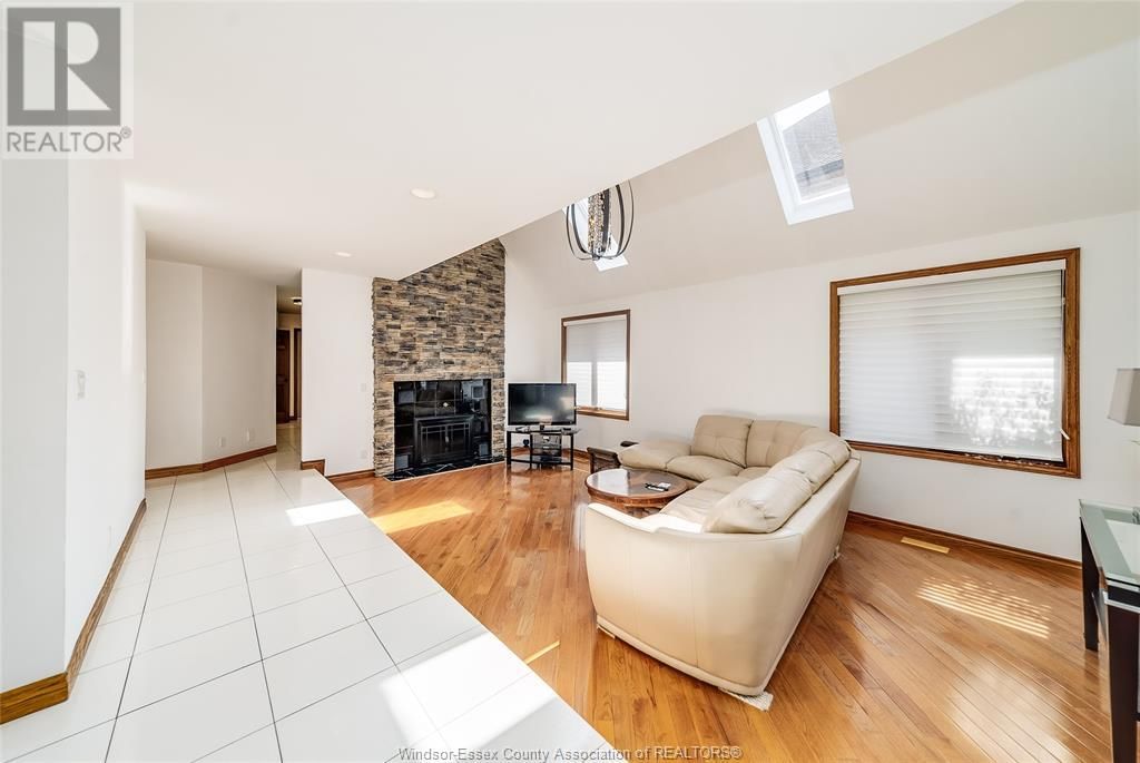 327 MAJESTIC DRIVE Image 6