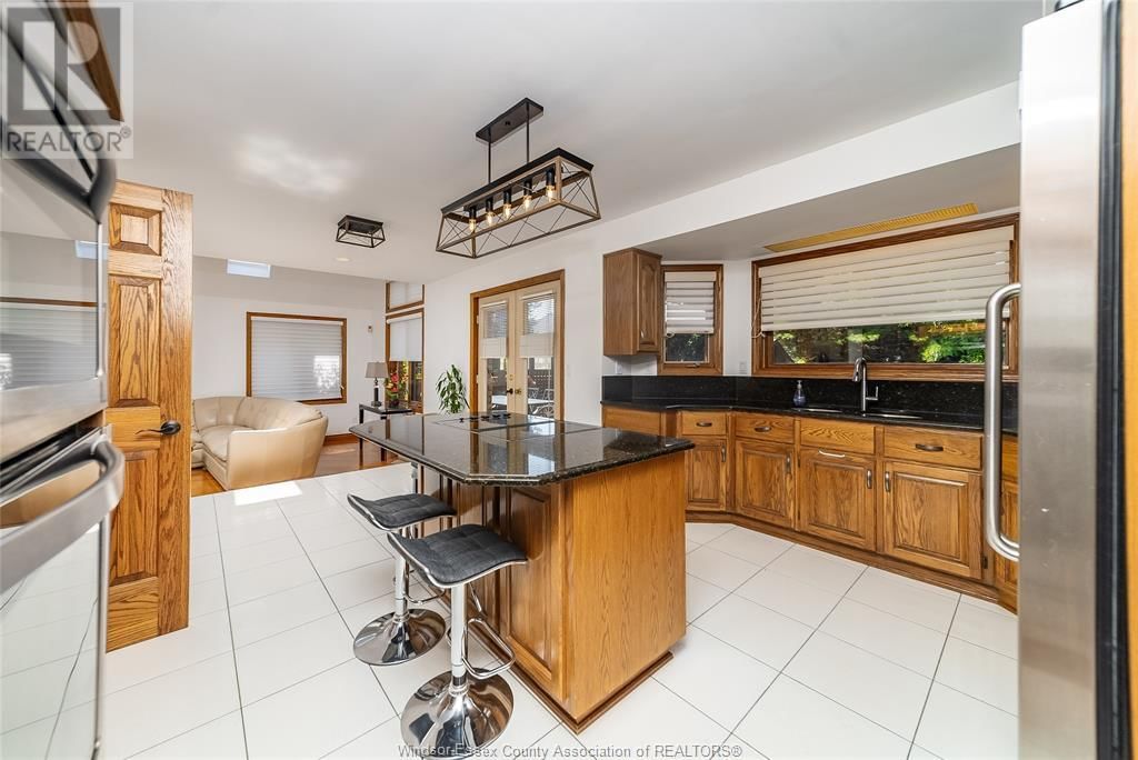 327 MAJESTIC DRIVE Image 9