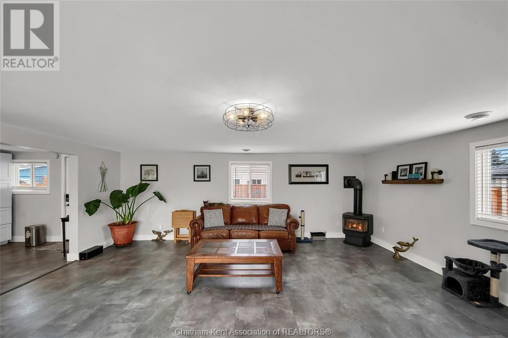 430 ROSS LANE Image 10