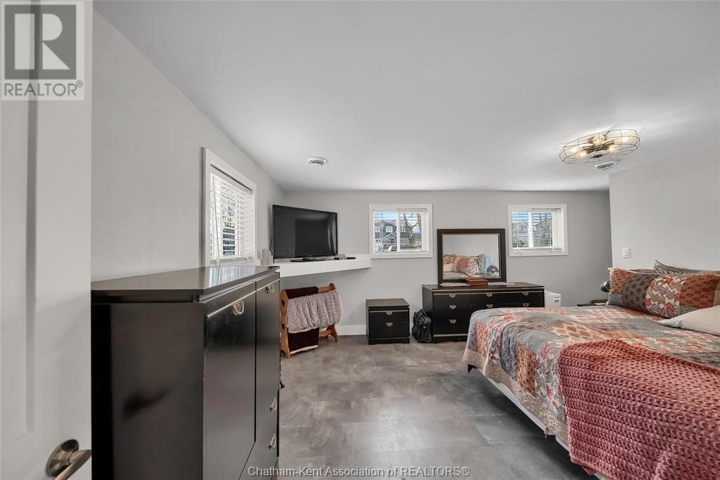 430 ROSS LANE Image 21