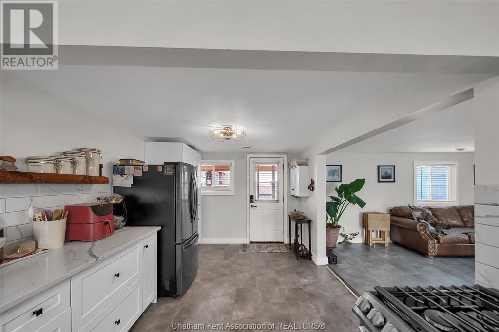 430 ROSS LANE Image 6