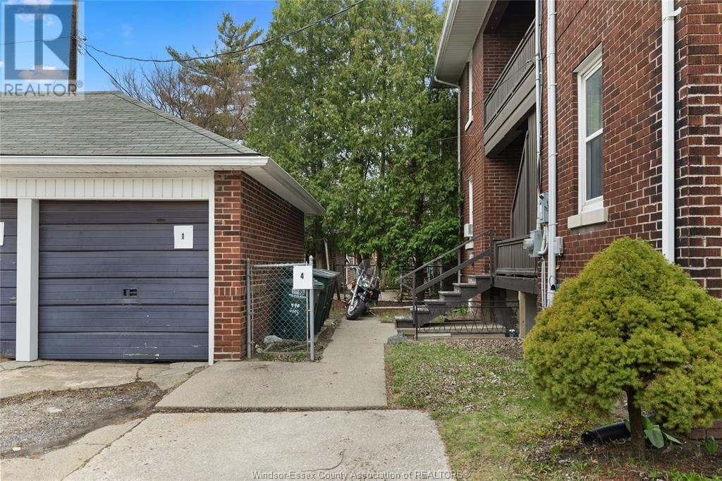 490 GILES BOULEVARD WEST Image 17