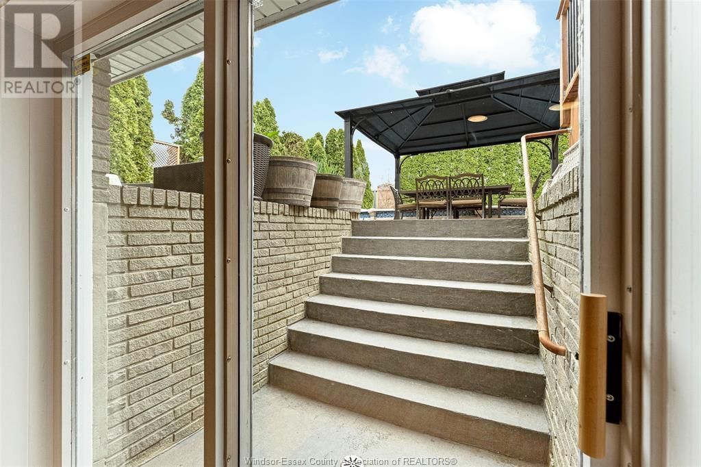 3675 DEERBROOK Image 33