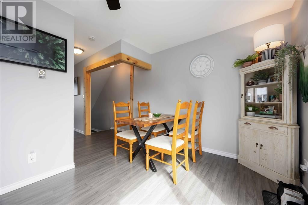 6 - 847 ROSS AVENUE Image 12