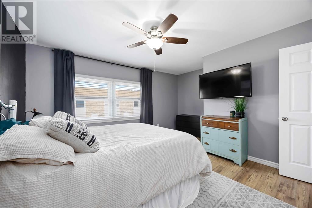 6 - 847 ROSS AVENUE Image 22