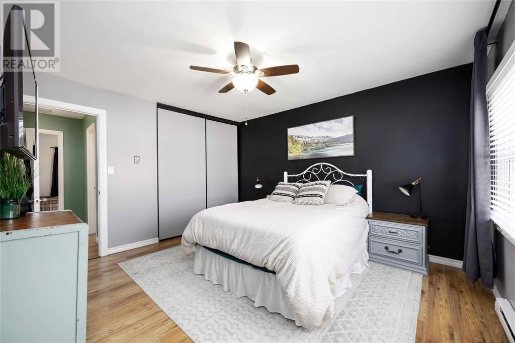 6 - 847 ROSS AVENUE Image 23