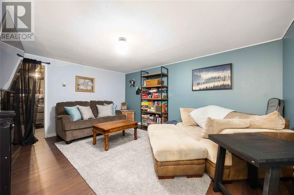 6 - 847 ROSS AVENUE Image 26
