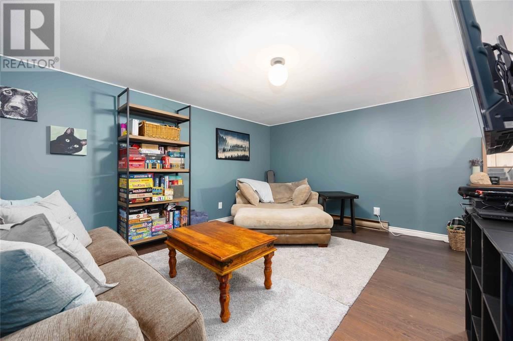 6 - 847 ROSS AVENUE Image 27