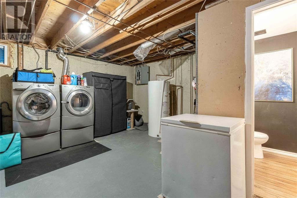 6 - 847 ROSS AVENUE Image 30
