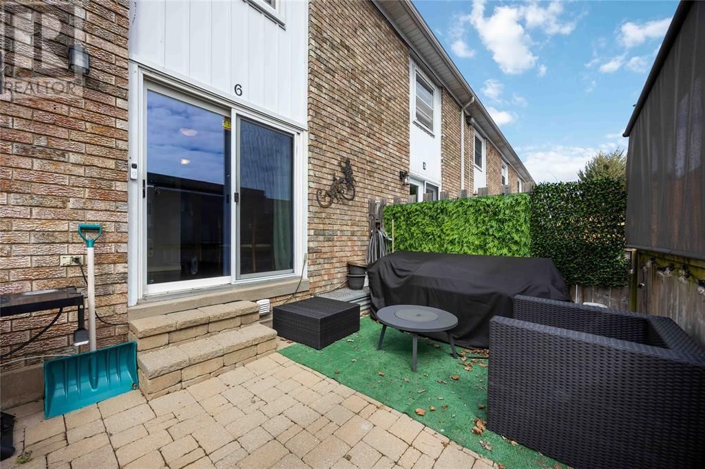 6 - 847 ROSS AVENUE Image 32