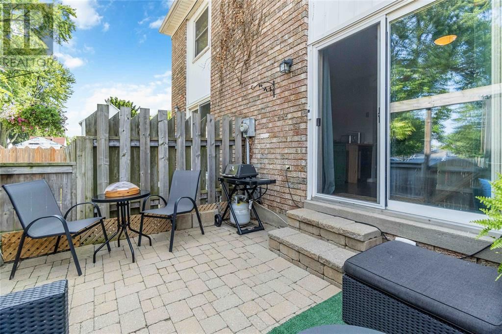 6 - 847 ROSS AVENUE Image 34