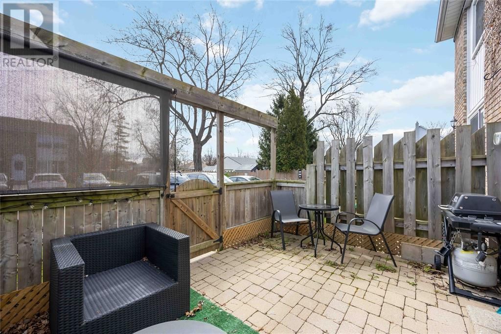 6 - 847 ROSS AVENUE Image 36