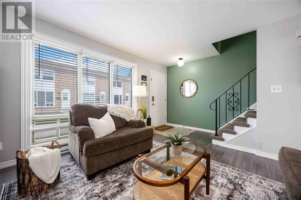 6 - 847 ROSS AVENUE Image 4