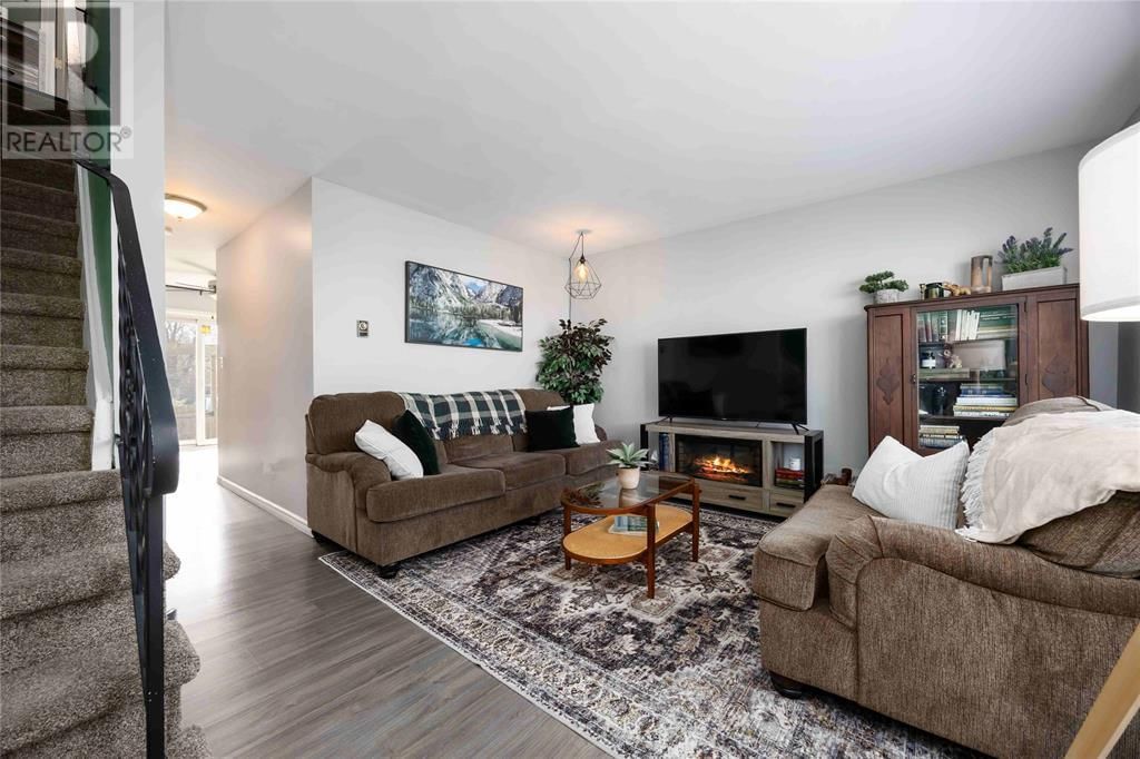6 - 847 ROSS AVENUE Image 7