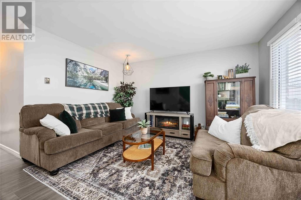 6 - 847 ROSS AVENUE Image 8