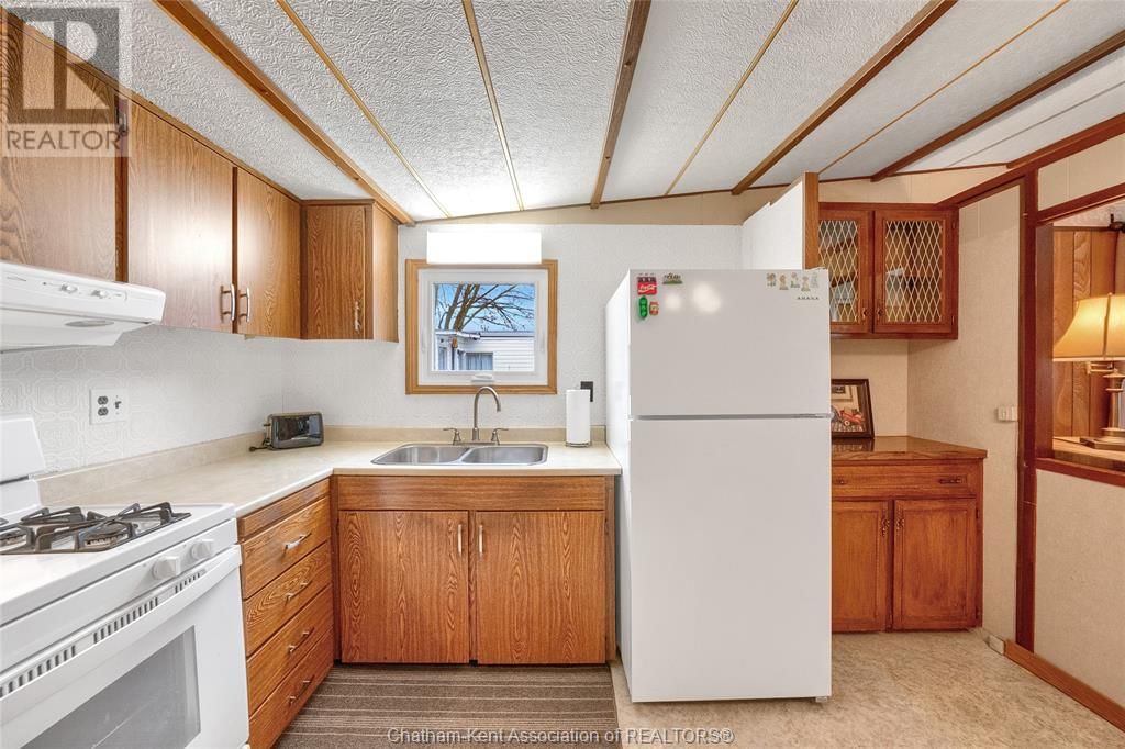 31 EATON COURT Image 8