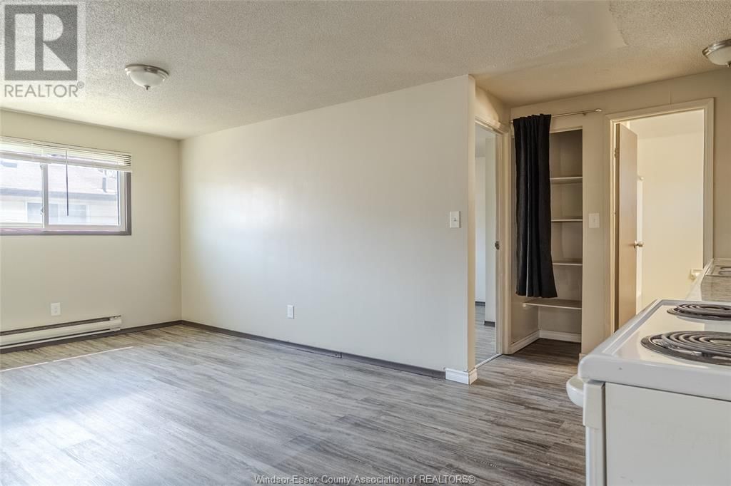 327-29 CURRY Image 9