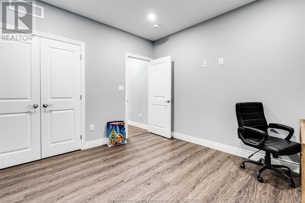 2 QUEEN ST. N. Image 39