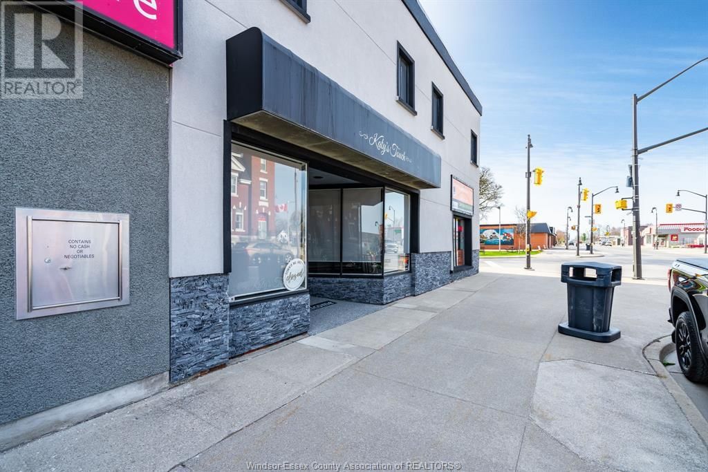 2 QUEEN ST. N. Image 47