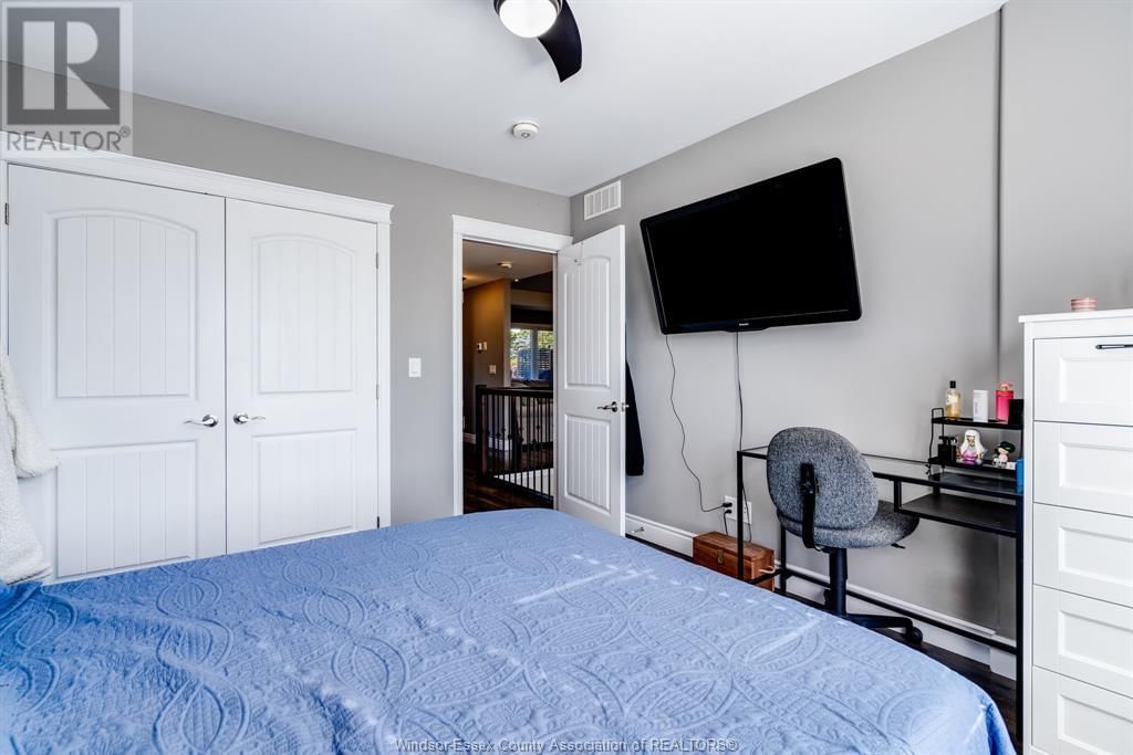 350 SELLICK DRIVE Image 24