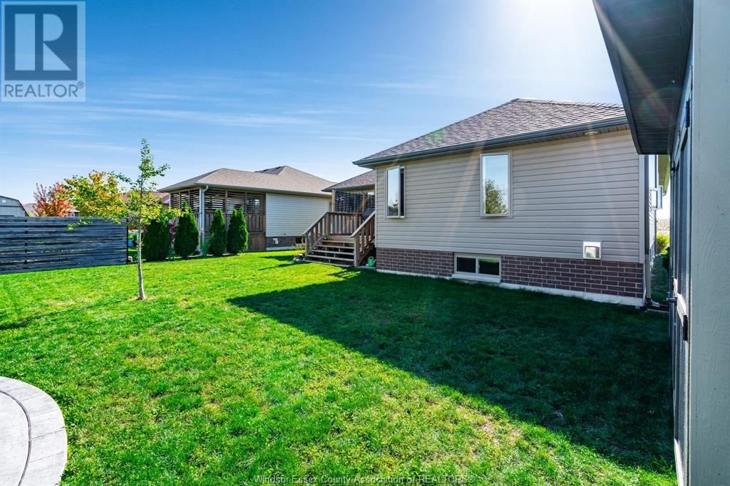 350 SELLICK DRIVE Image 38