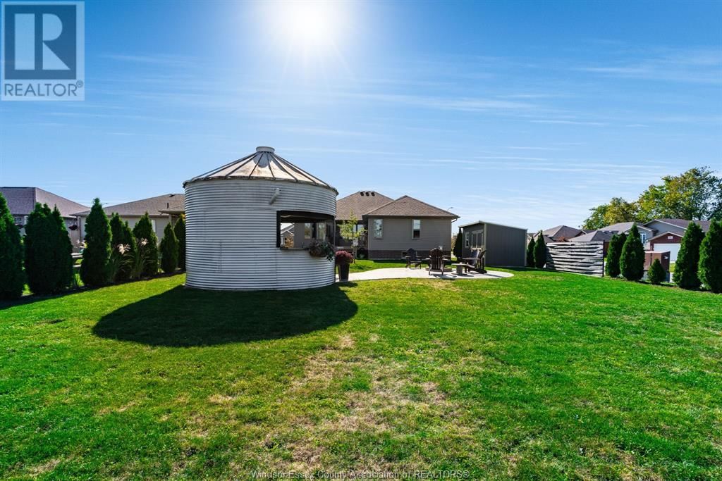 350 SELLICK DRIVE Image 44