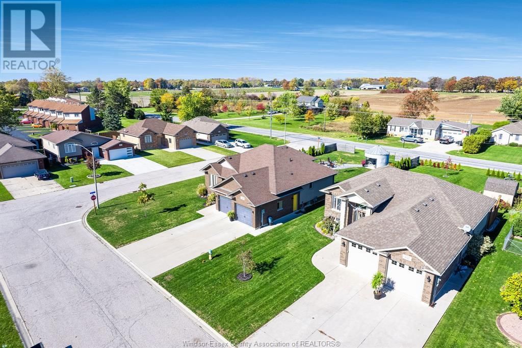 350 SELLICK DRIVE Image 45