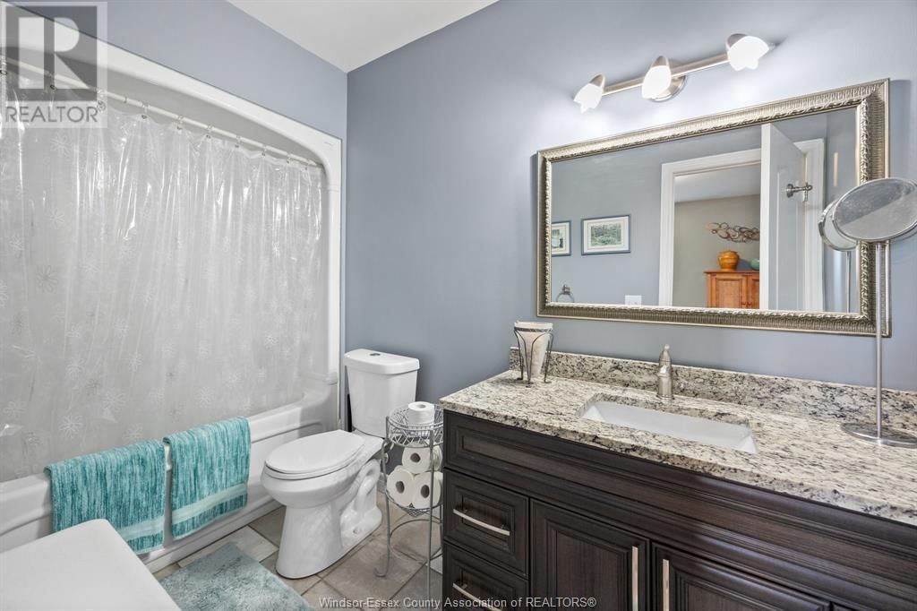 247 COLUMBUS DRIVE Image 17