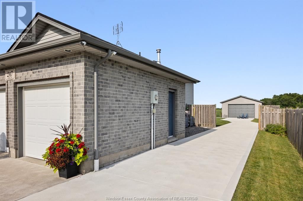 247 COLUMBUS DRIVE Image 40