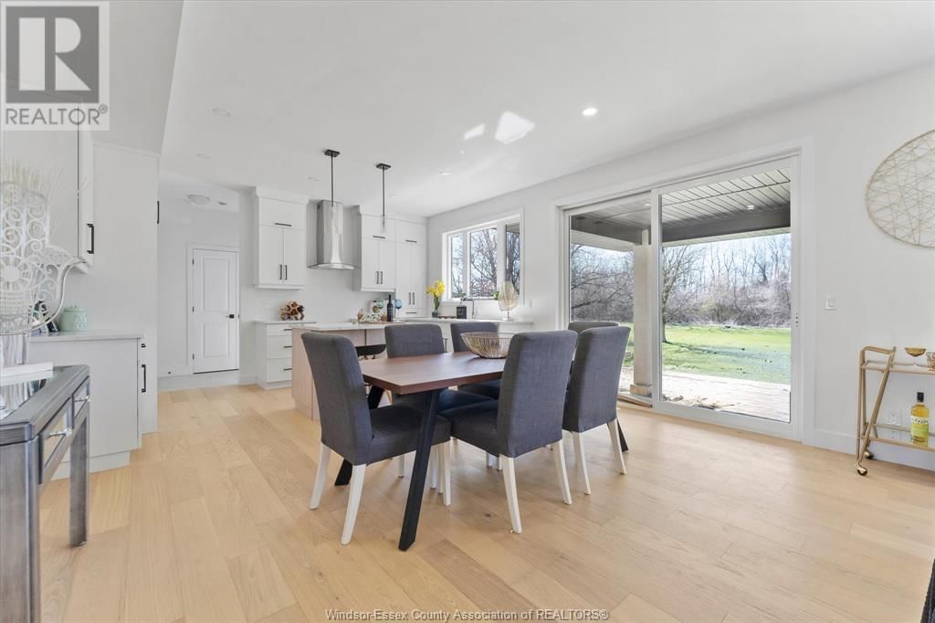 2556 MAYFAIR Image 11