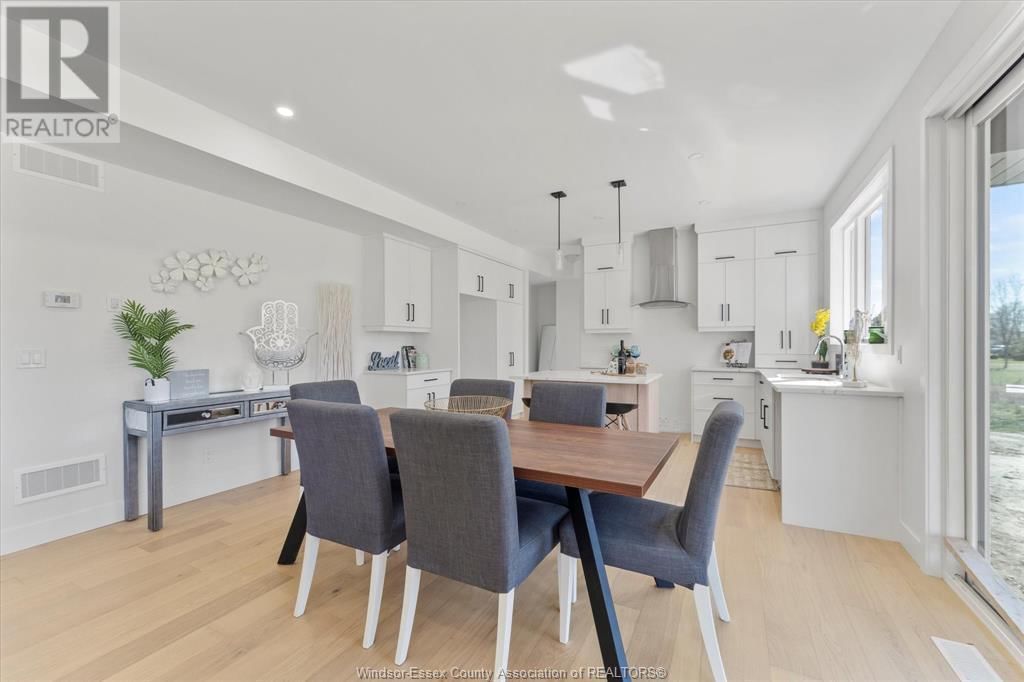 2556 MAYFAIR Image 12