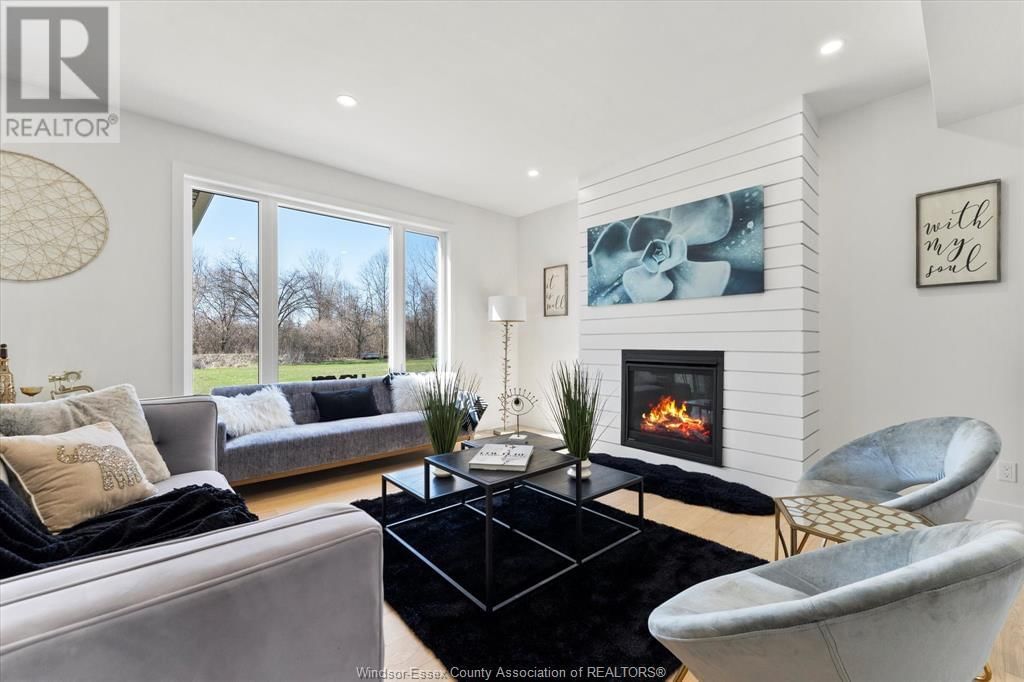 2556 MAYFAIR Image 14