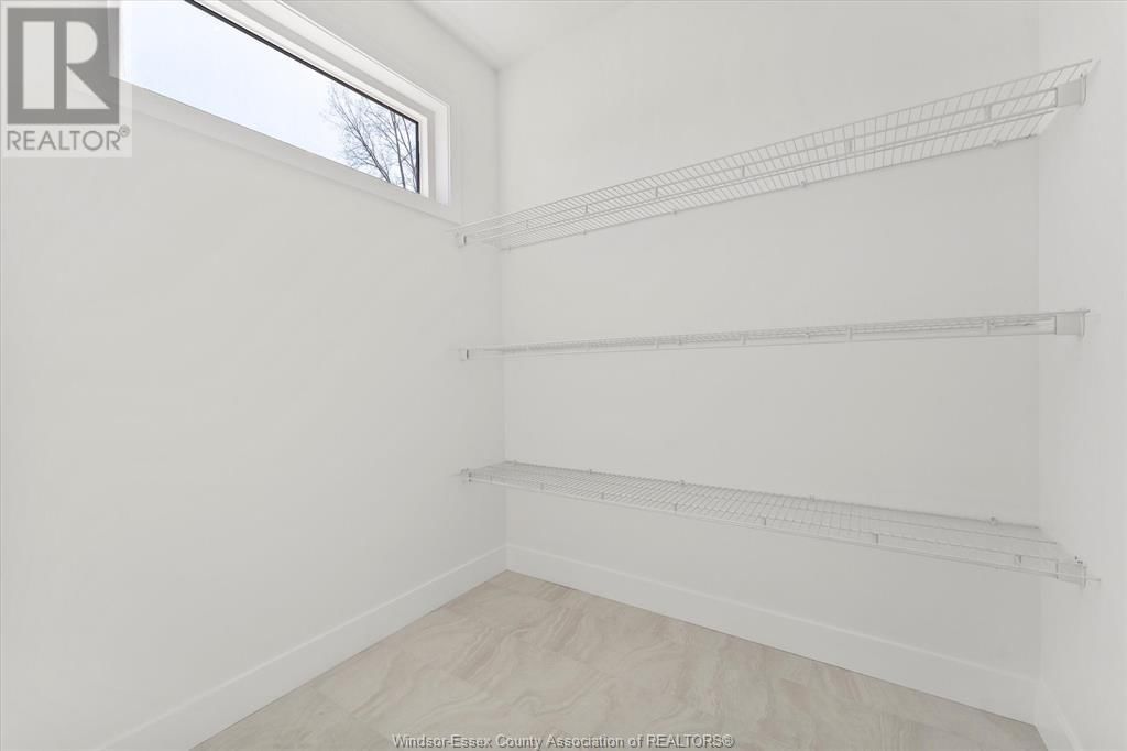 2556 MAYFAIR Image 23