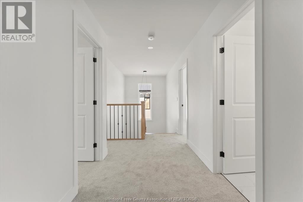 2556 MAYFAIR Image 24