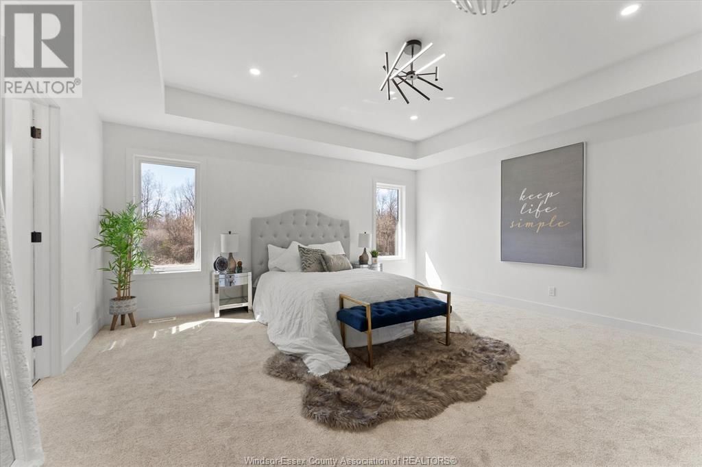 2556 MAYFAIR Image 26