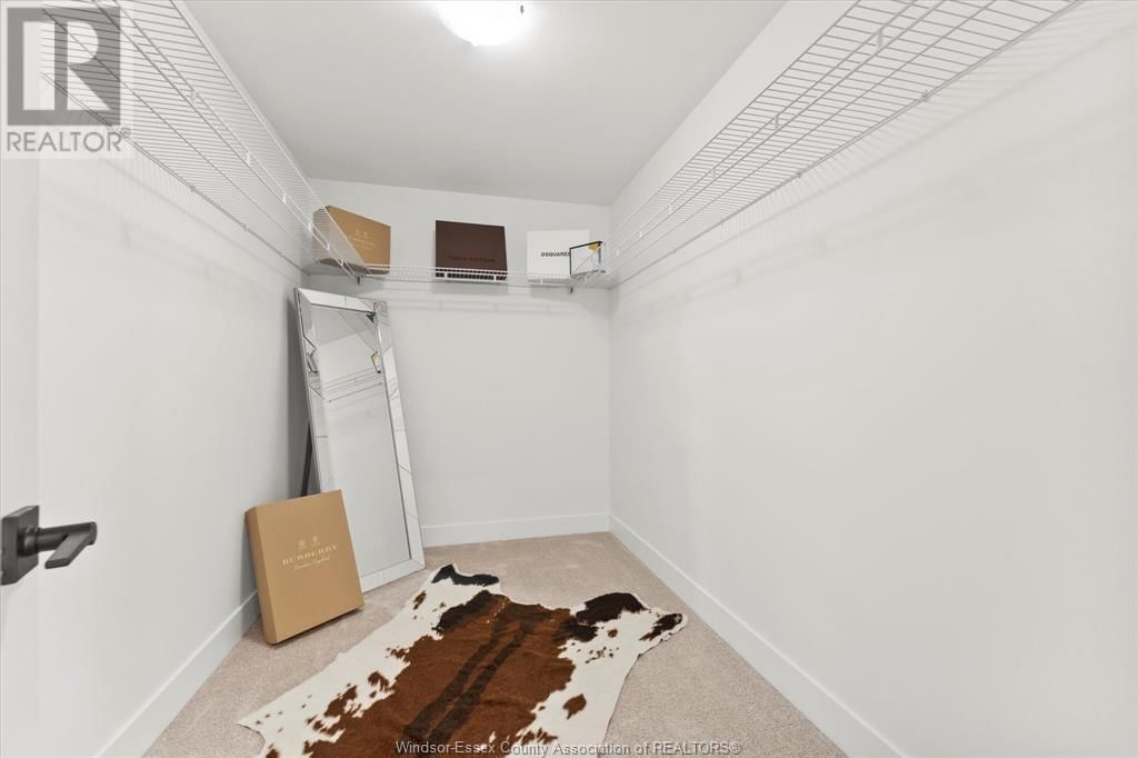 2556 MAYFAIR Image 30