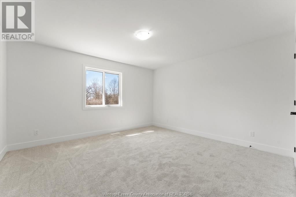 2556 MAYFAIR Image 31