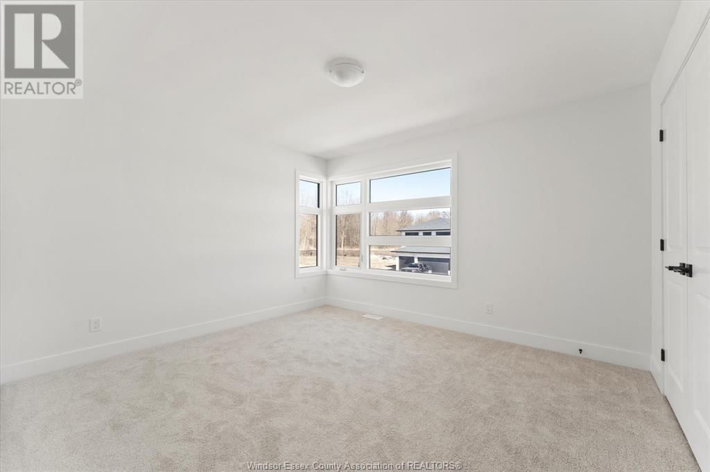 2556 MAYFAIR Image 32