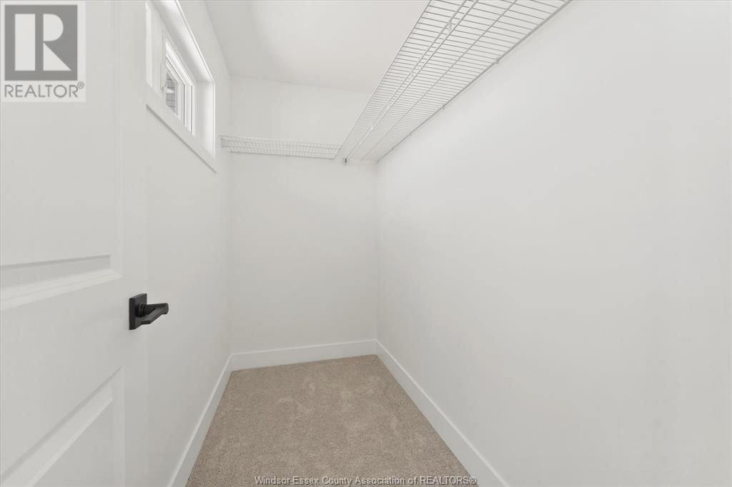 2556 MAYFAIR Image 35