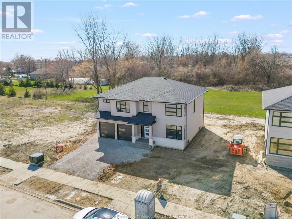 2556 MAYFAIR Image 42