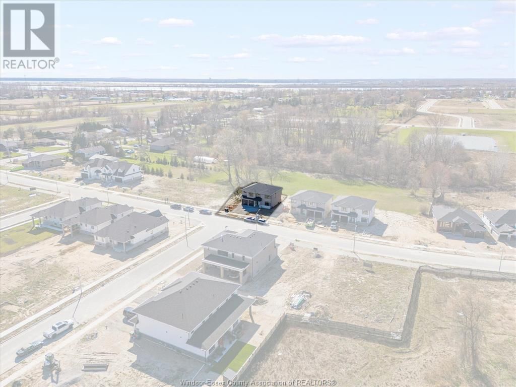2556 MAYFAIR Image 47