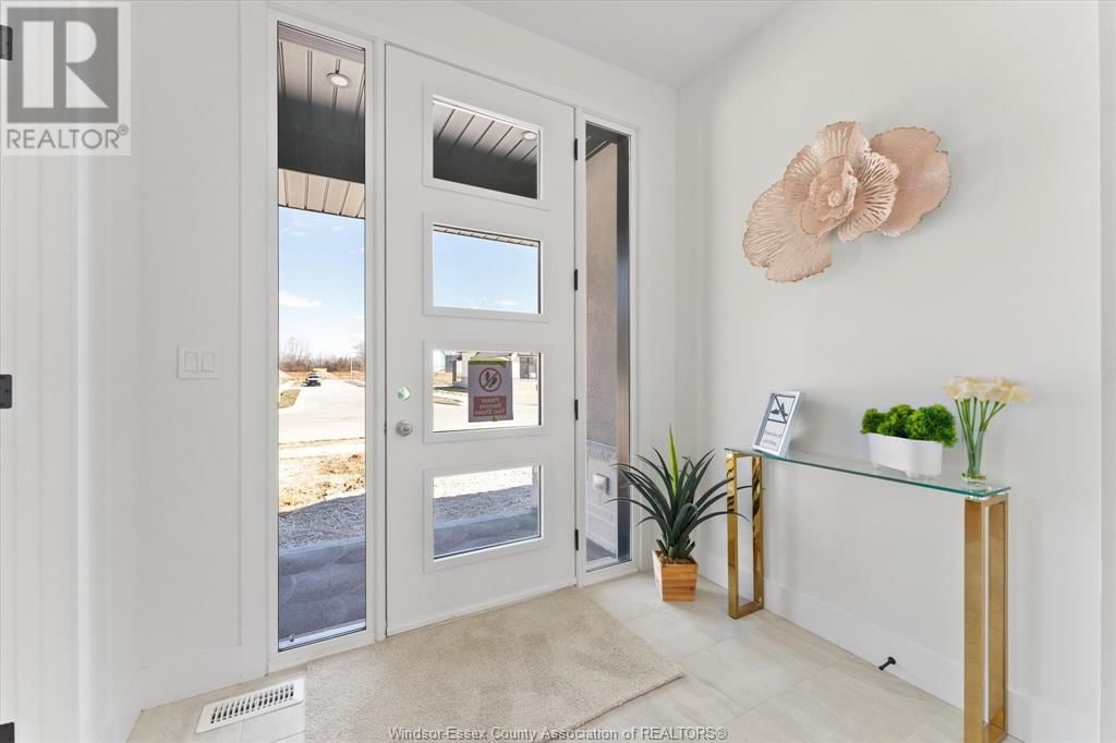 2556 MAYFAIR Image 5