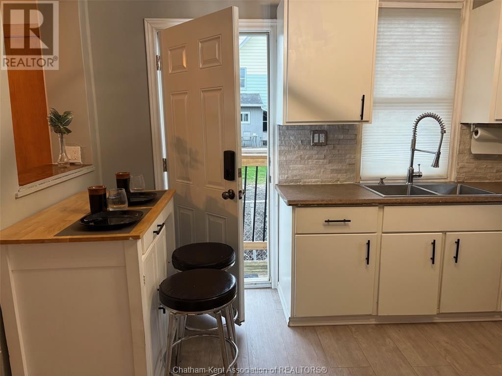 87 JEFFREY STREET Image 16
