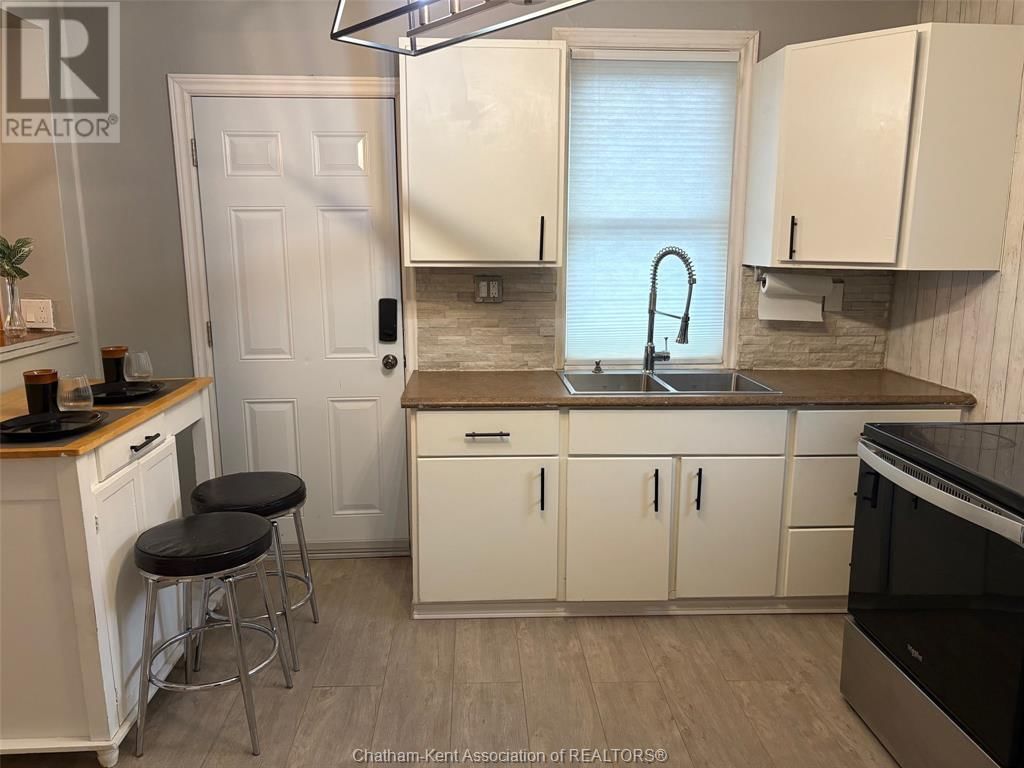 87 JEFFREY STREET Image 17