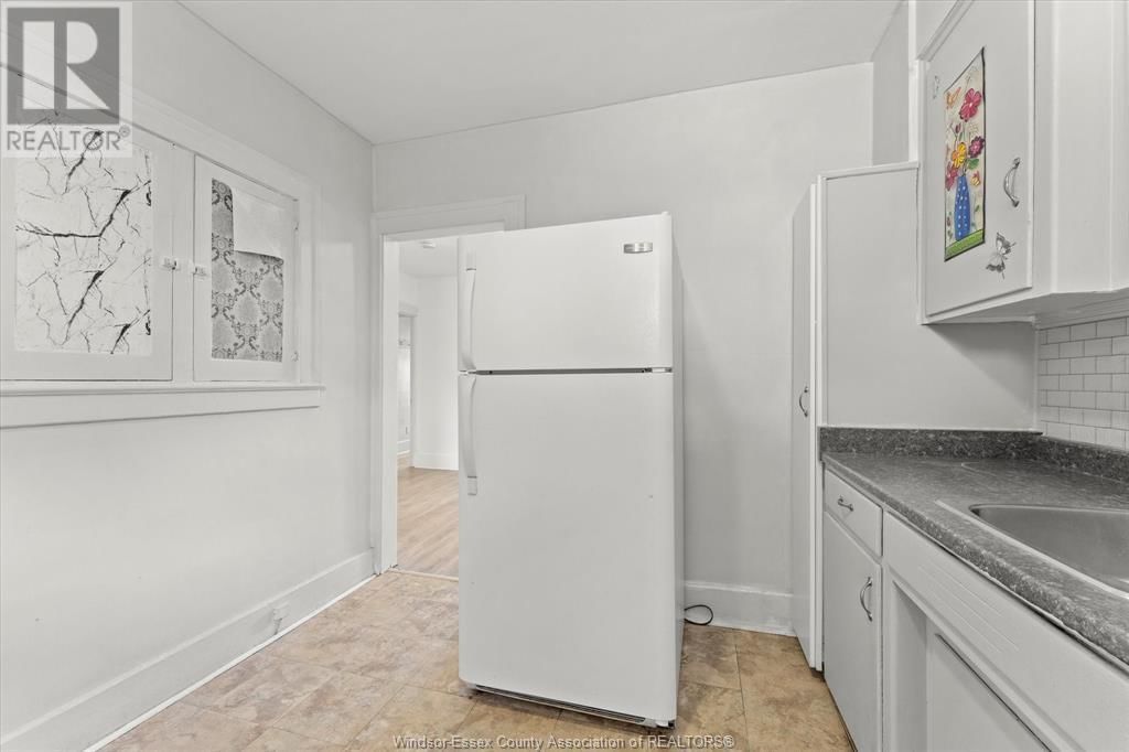 1143-1145 MARENTETTE AVENUE Image 12