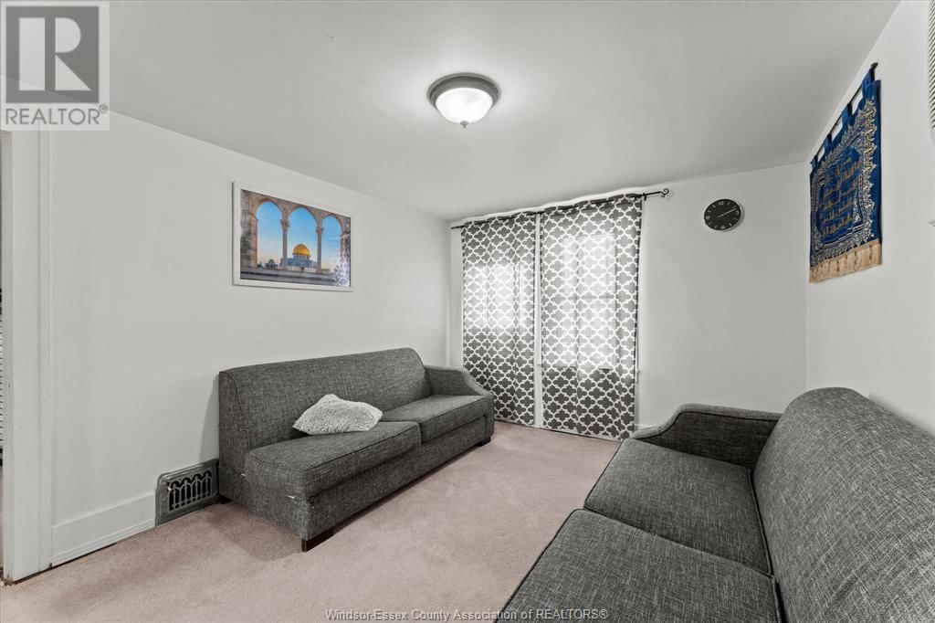 1143-1145 MARENTETTE AVENUE Image 20