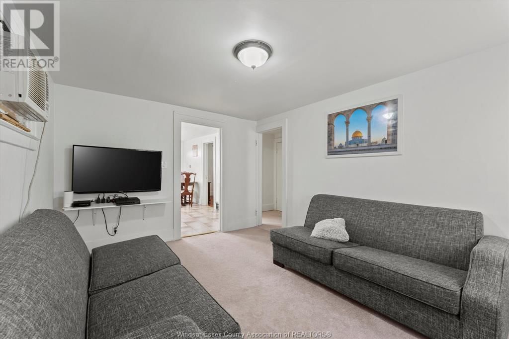 1143-1145 MARENTETTE AVENUE Image 21