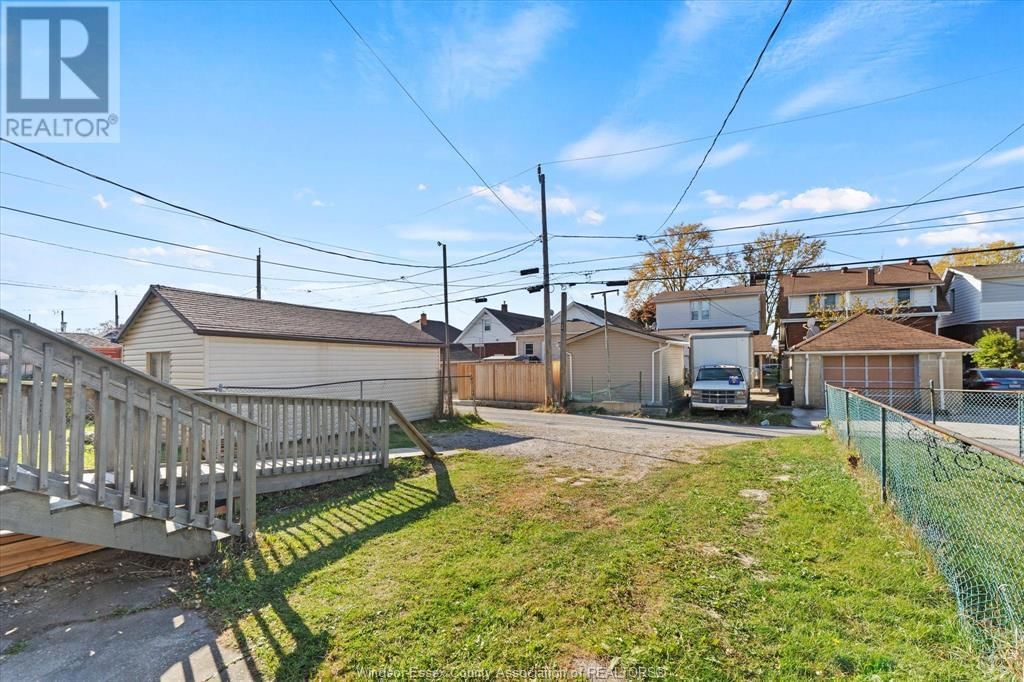 1143-1145 MARENTETTE AVENUE Image 31