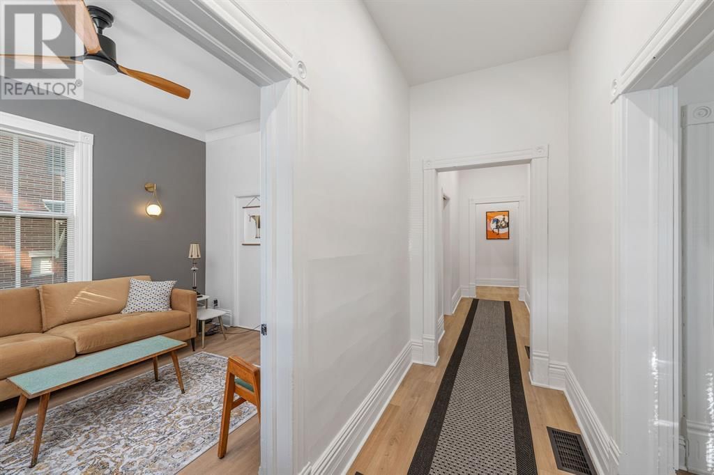 119 CHRISTINA STREET SOUTH Image 24